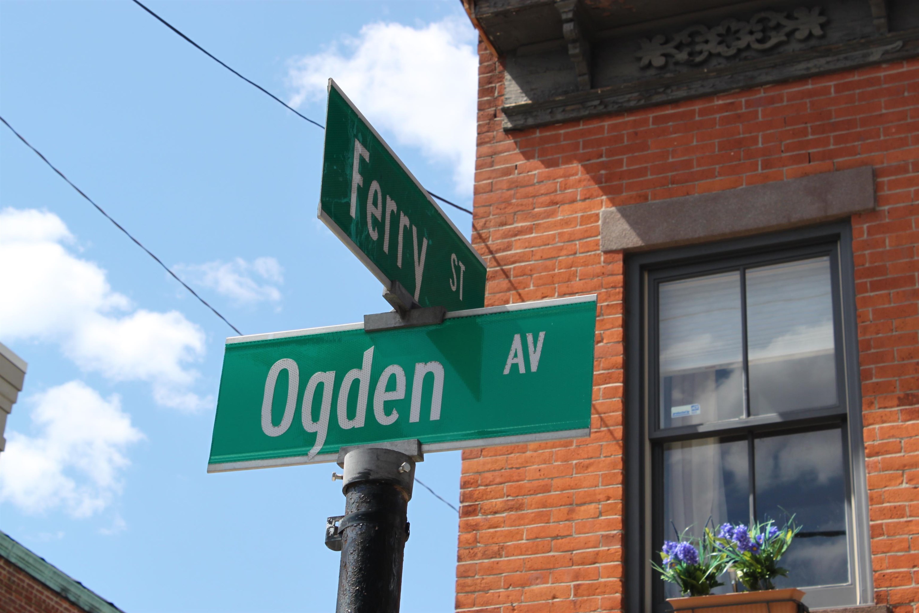 164 OGDEN AVE Unit: 105