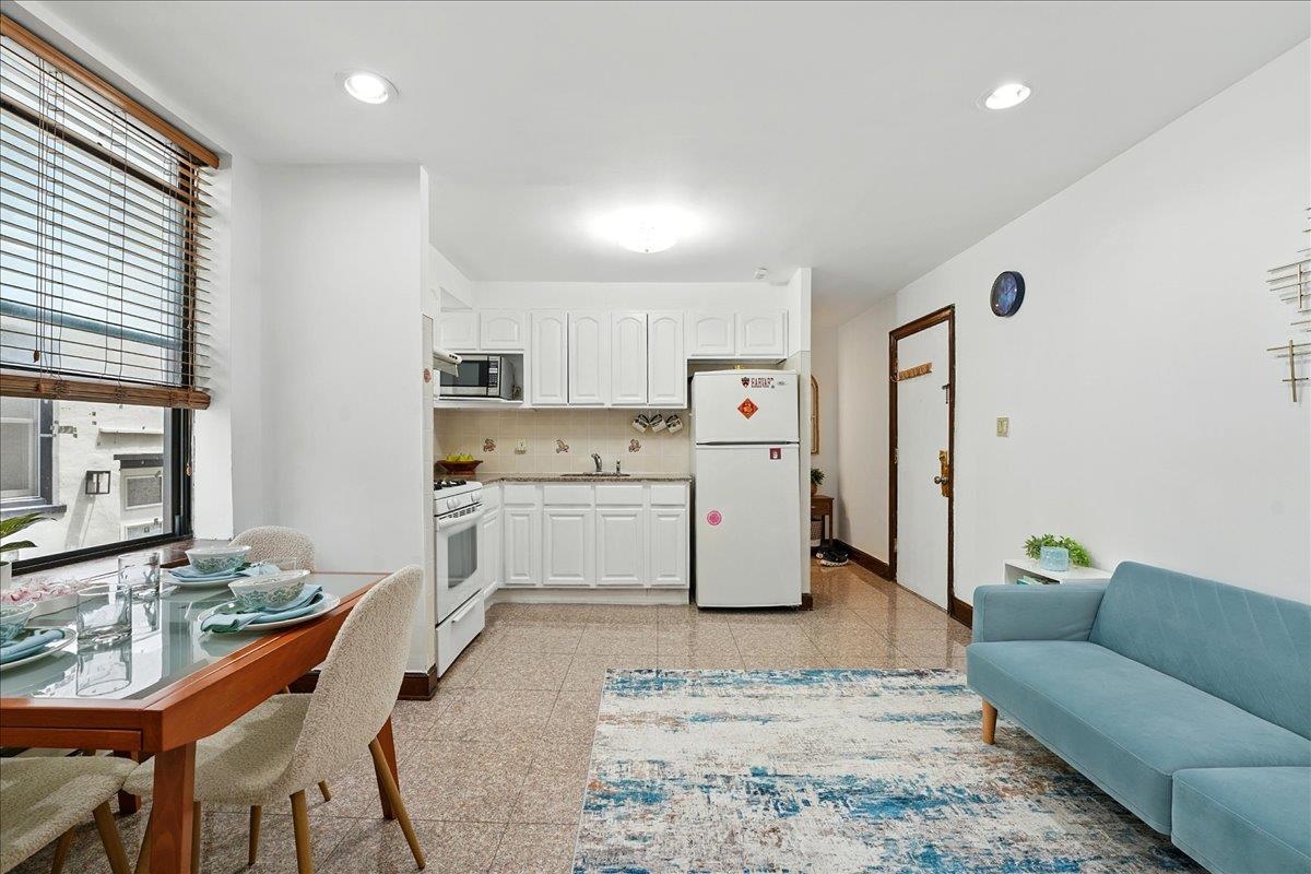 164 OGDEN AVE Unit: 105