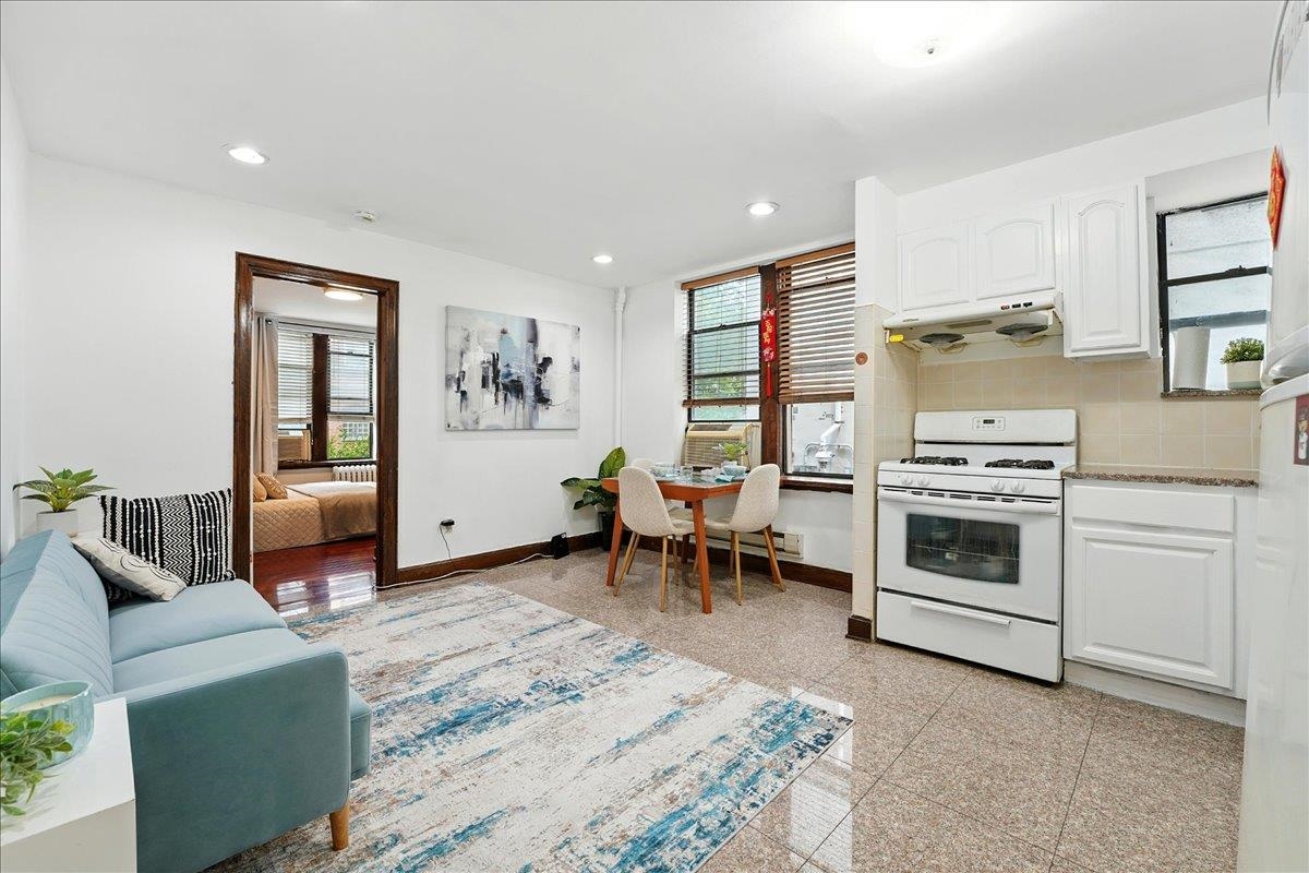 164 OGDEN AVE Unit: 105