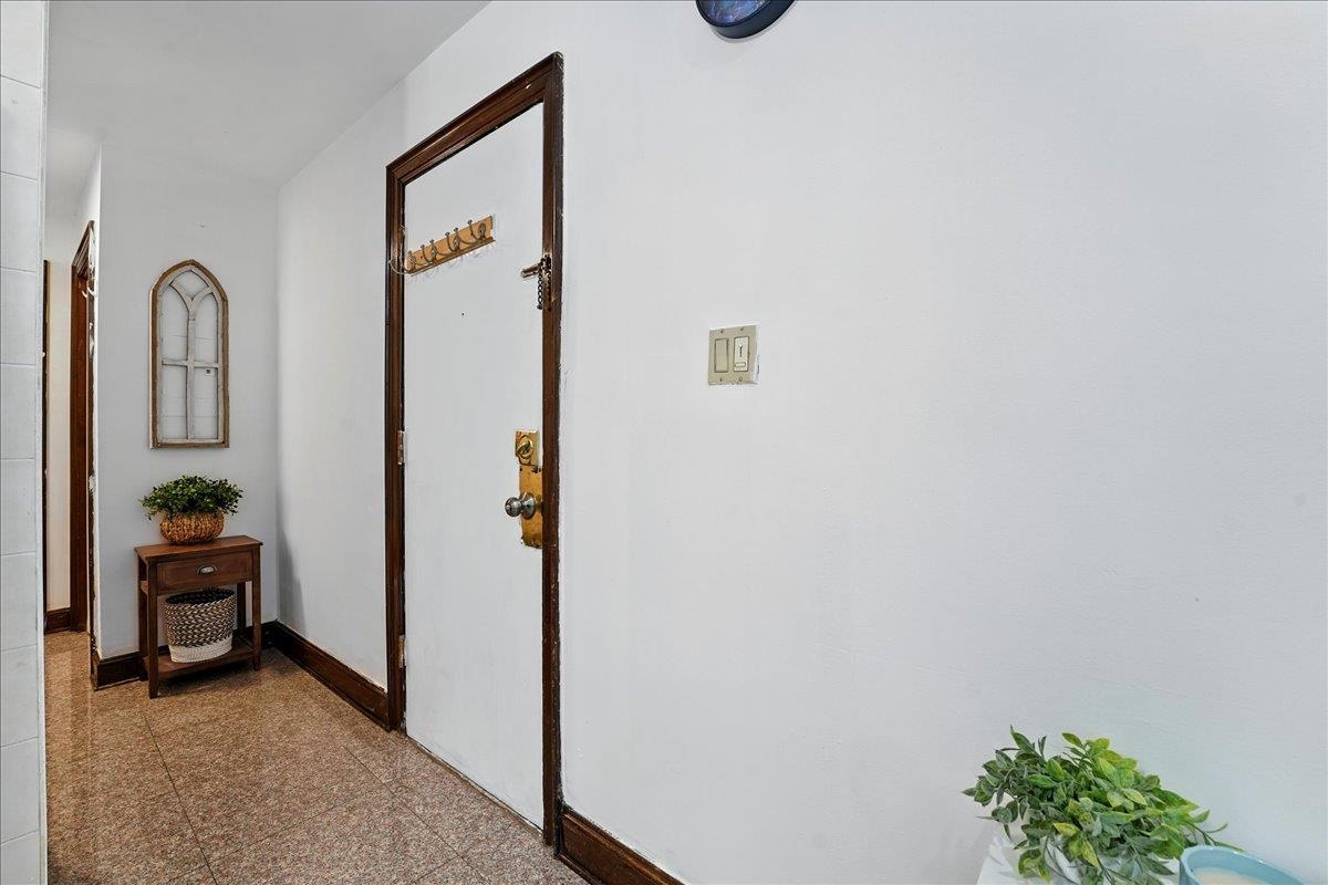 164 OGDEN AVE Unit: 105