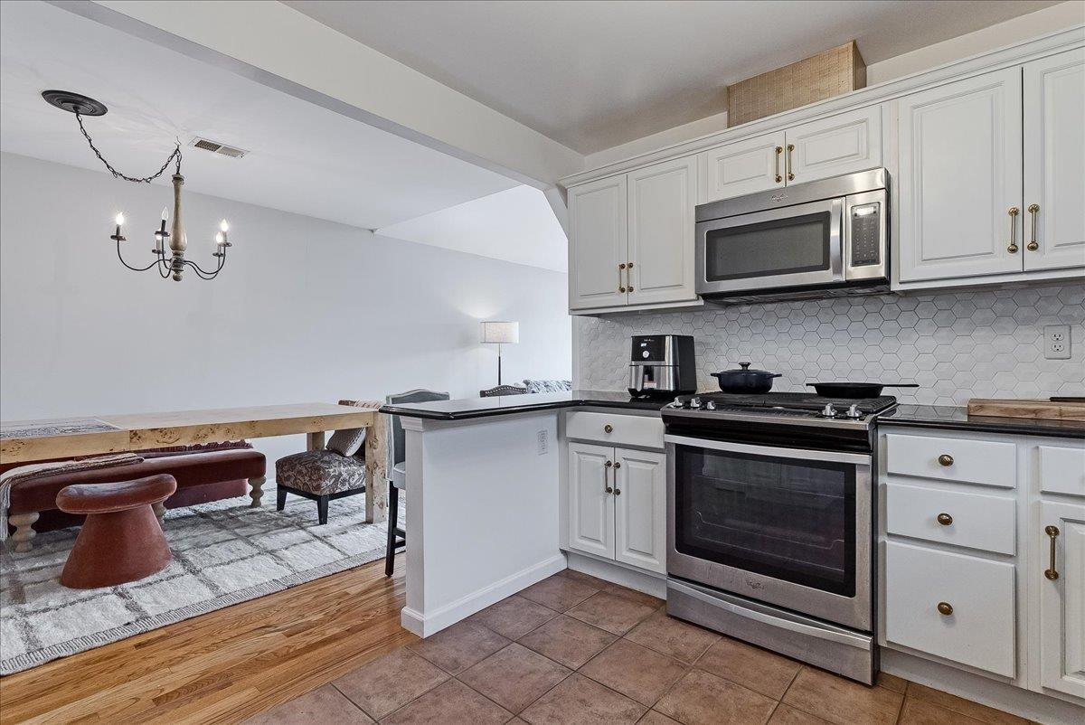 221 SHERMAN AVE Unit: 2