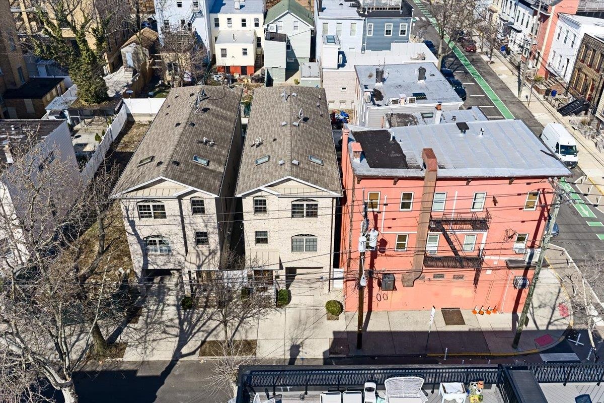 221 SHERMAN AVE Unit: 2