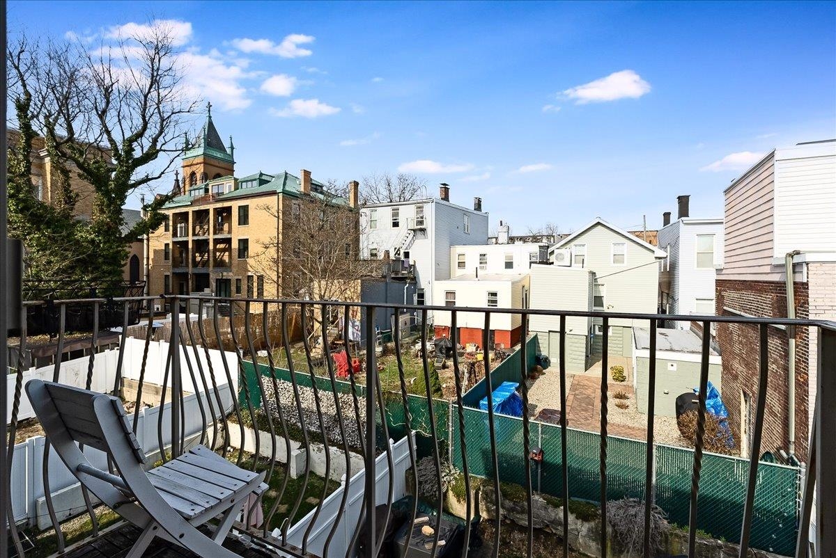 221 SHERMAN AVE Unit: 2