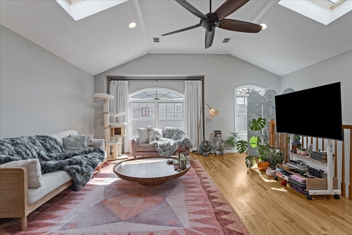 221 SHERMAN AVE Unit: 2