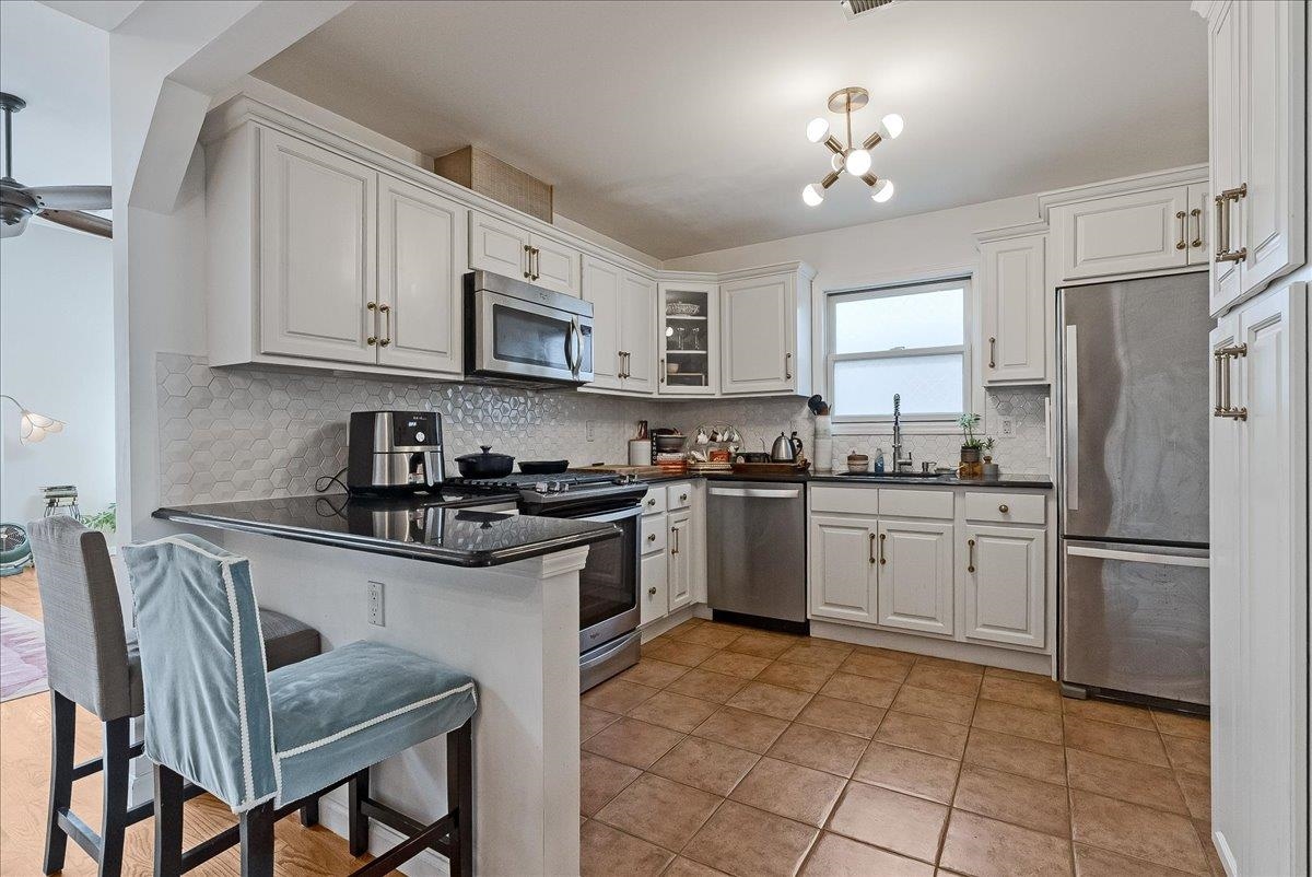 221 SHERMAN AVE Unit: 2