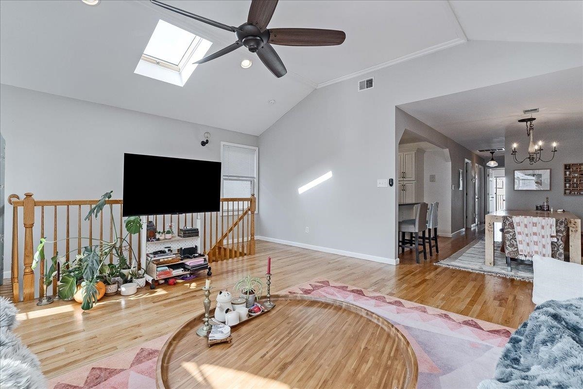 221 SHERMAN AVE Unit: 2