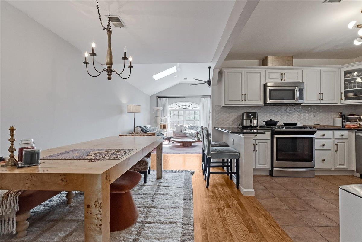 221 SHERMAN AVE Unit: 2