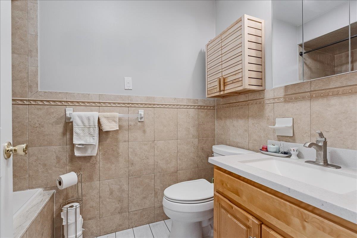221 SHERMAN AVE Unit: 2