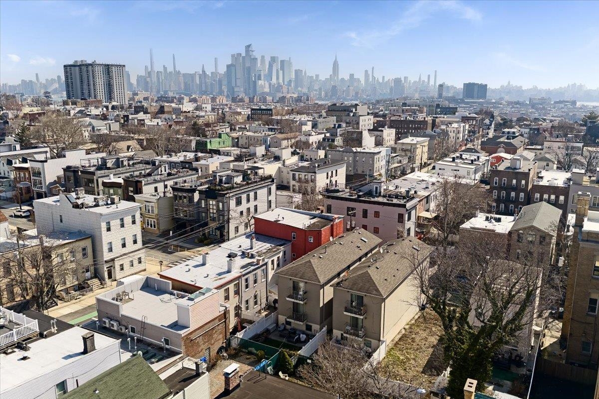 221 SHERMAN AVE Unit: 2