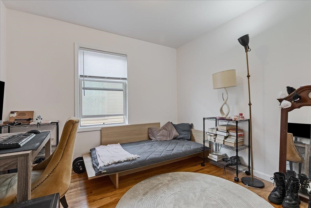 221 SHERMAN AVE Unit: 2