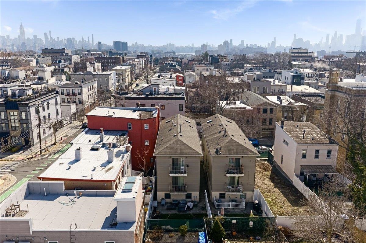 221 SHERMAN AVE Unit: 2