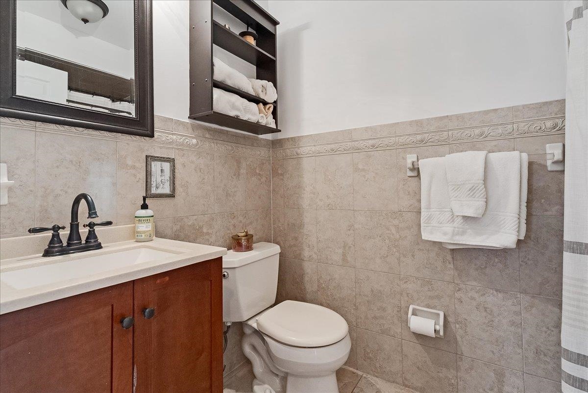 221 SHERMAN AVE Unit: 2