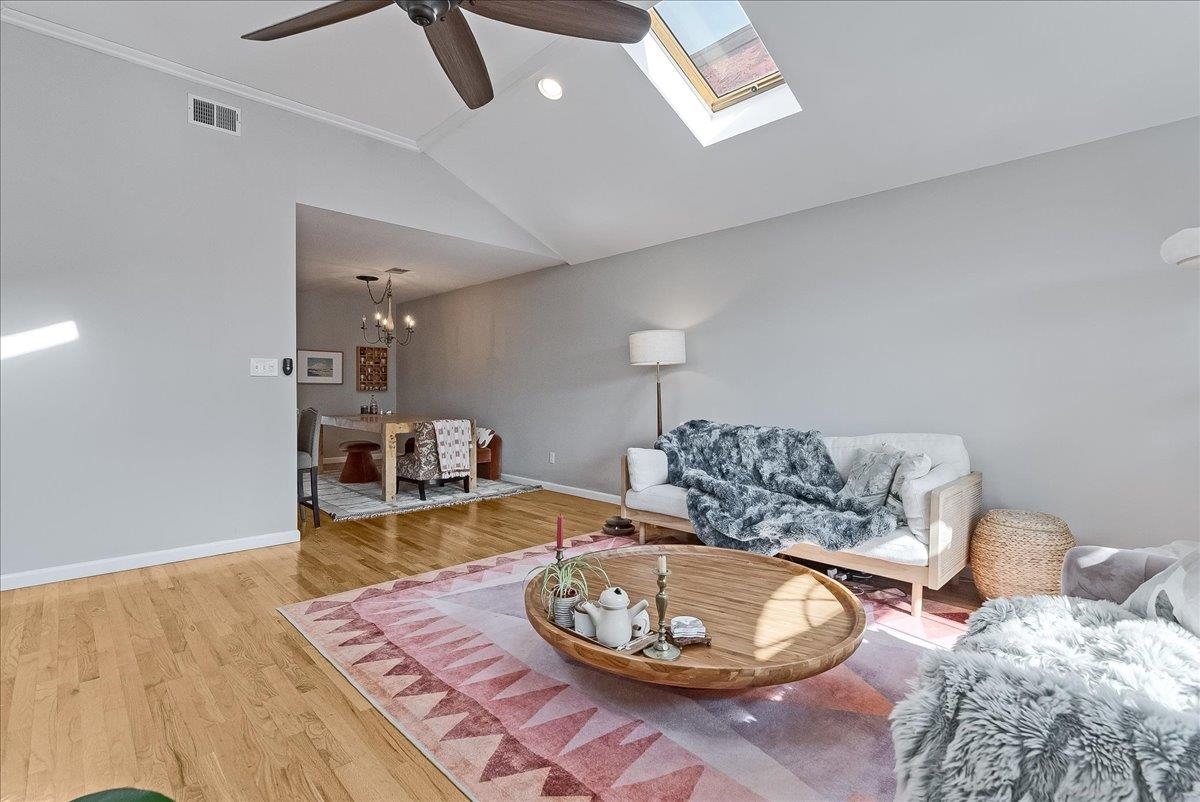 221 SHERMAN AVE Unit: 2