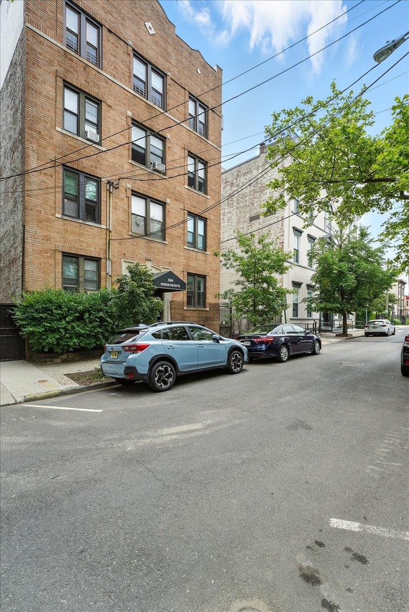 164 OGDEN AVE Unit: 105