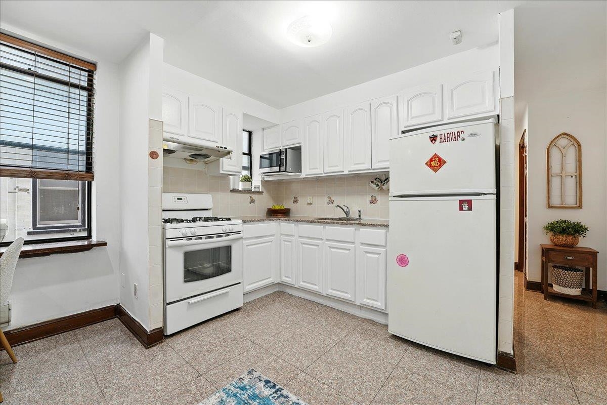 164 OGDEN AVE Unit: 105