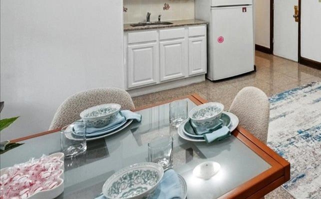 164 OGDEN AVE Unit: 105