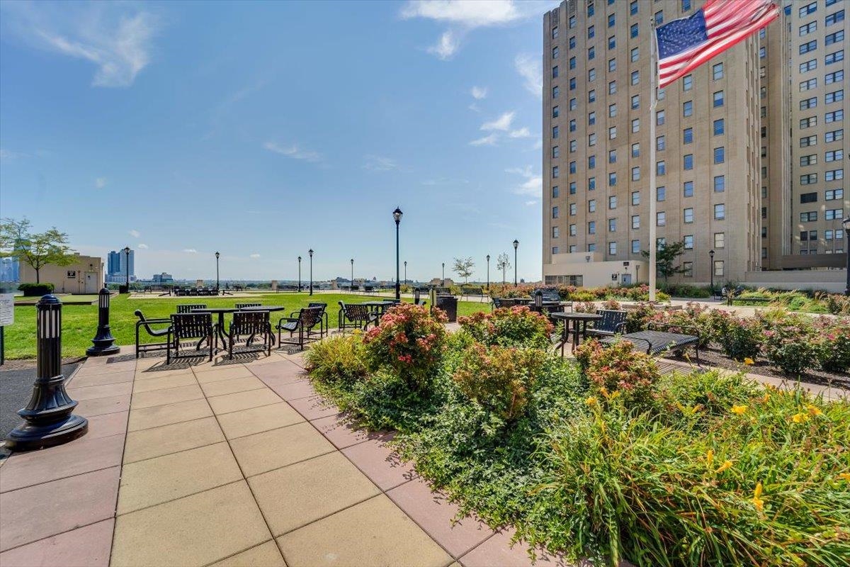 4 BEACON WAY Unit: 14
