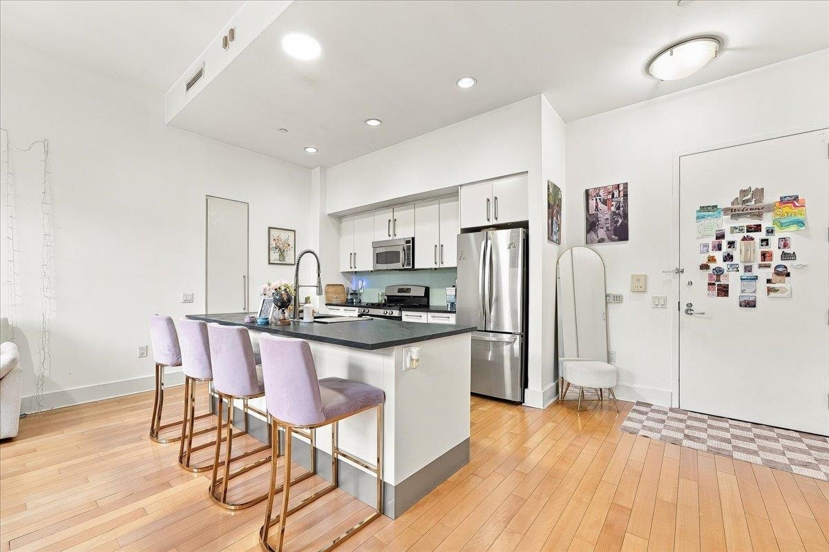 4 BEACON WAY Unit: 14
