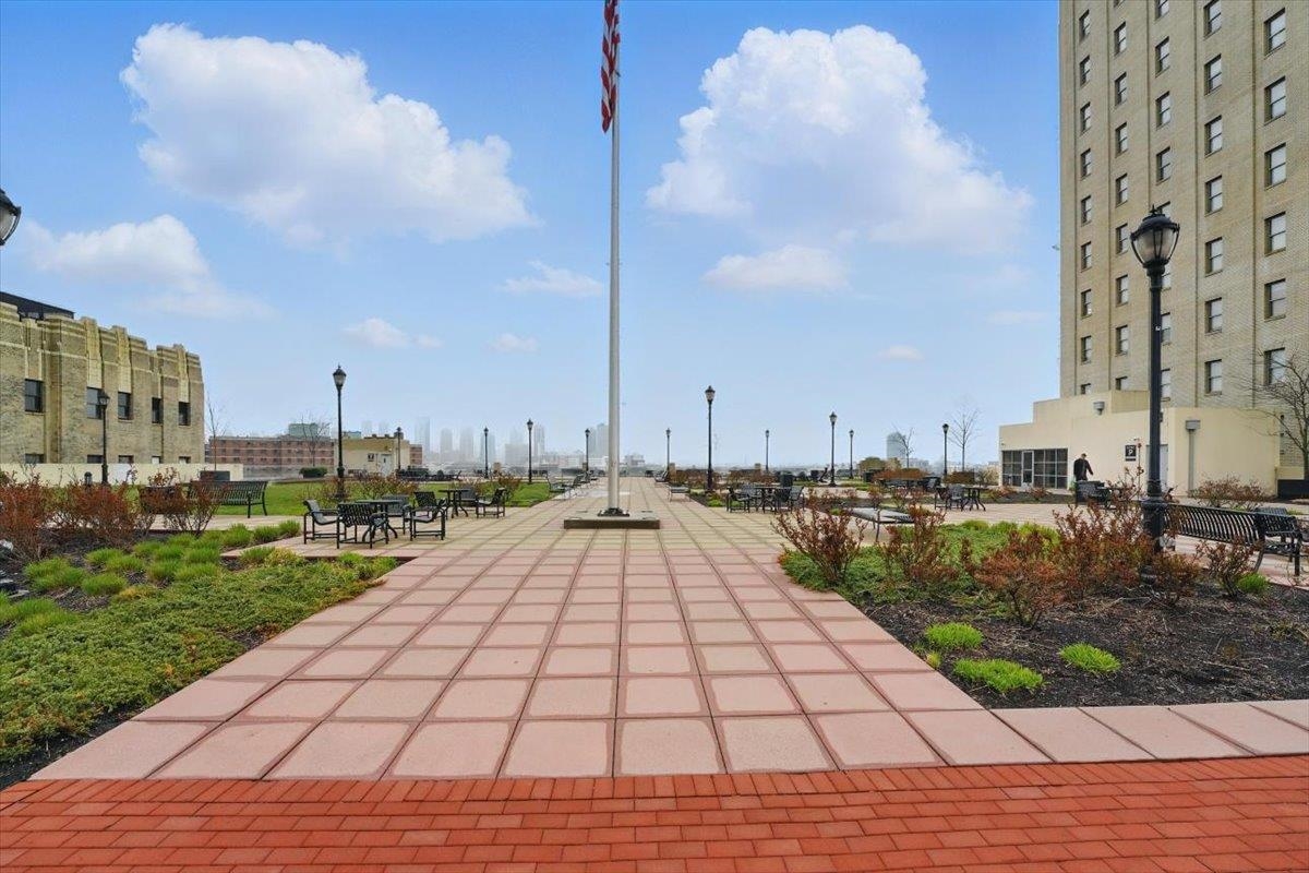 4 BEACON WAY Unit: 14