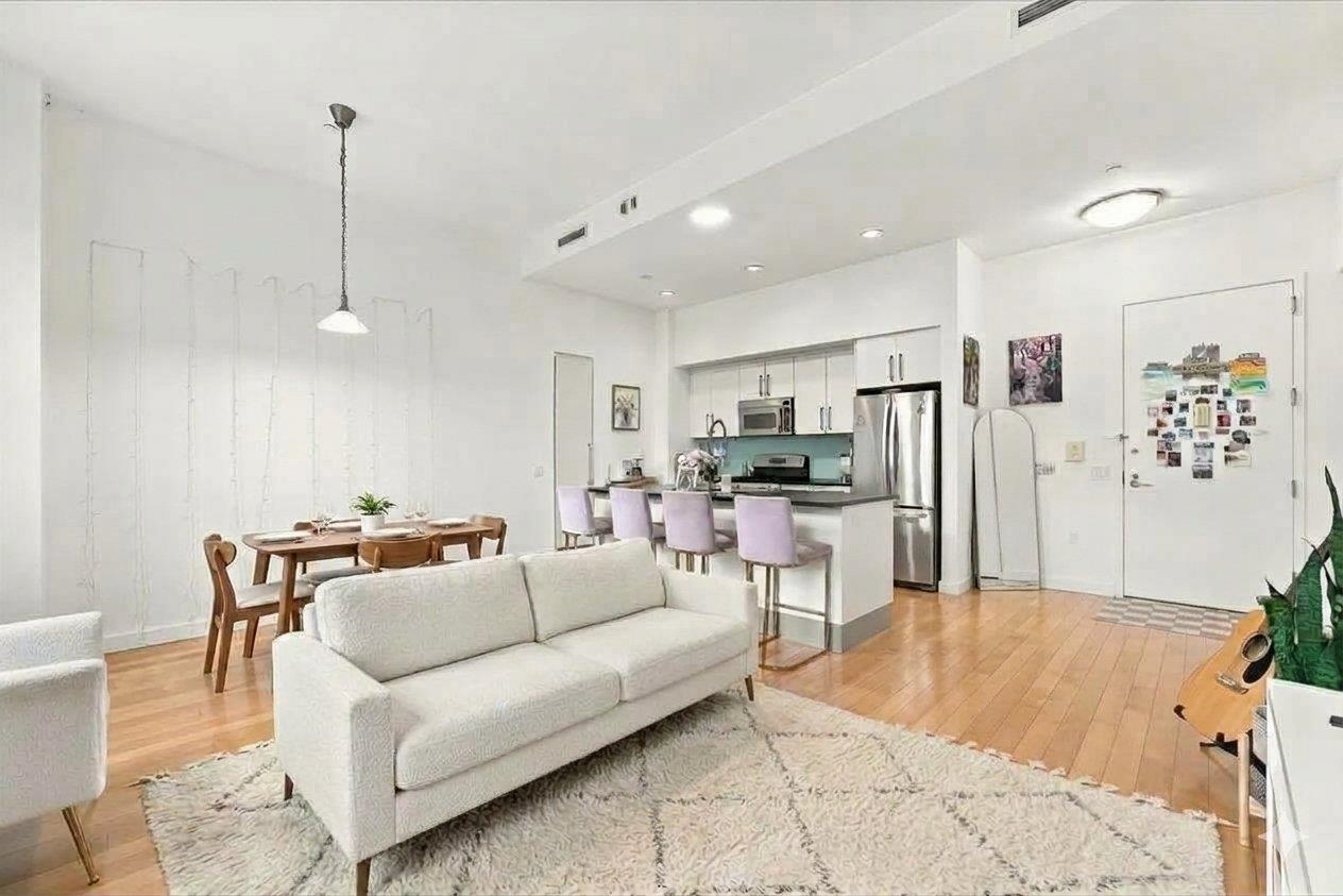 4 BEACON WAY Unit: 14