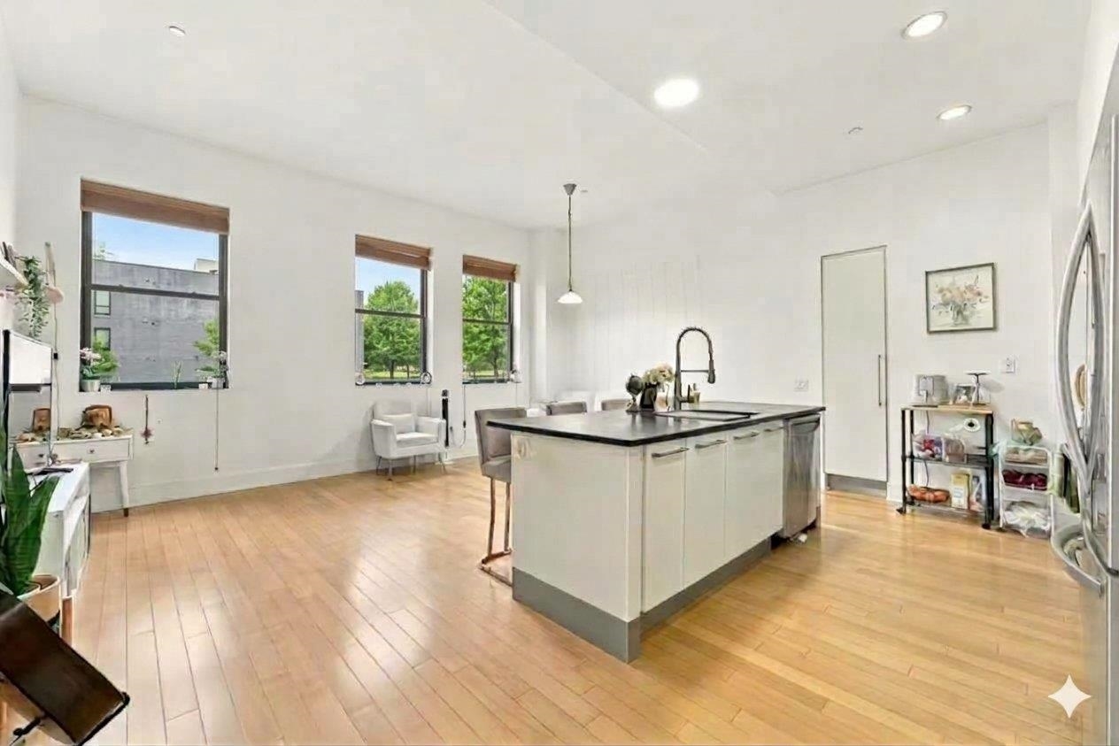 4 BEACON WAY Unit: 14