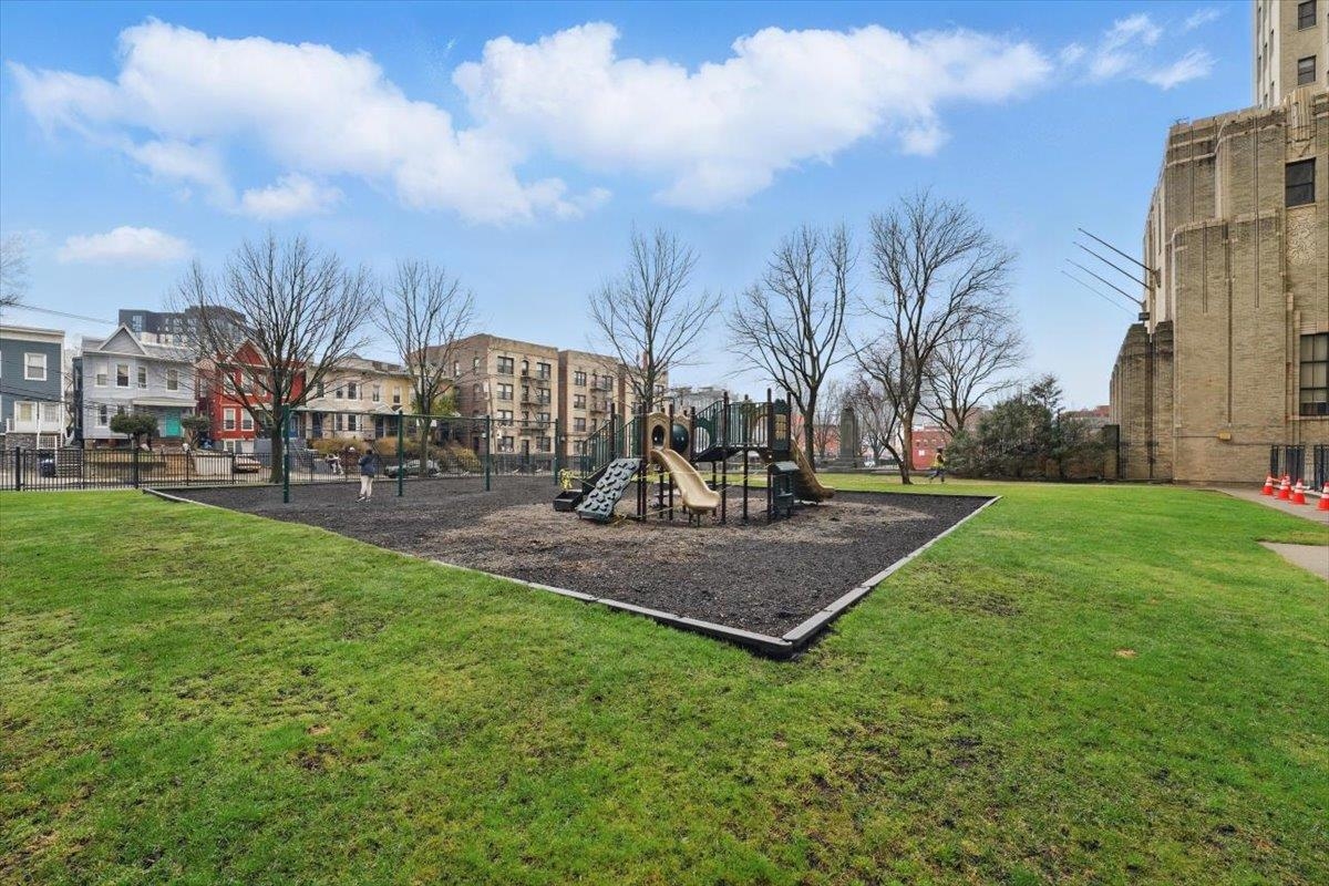 4 BEACON WAY Unit: 14