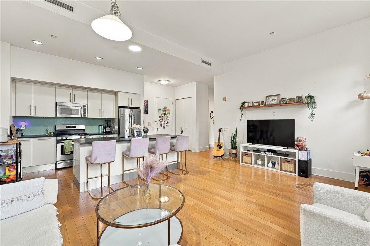 4 BEACON WAY Unit: 14