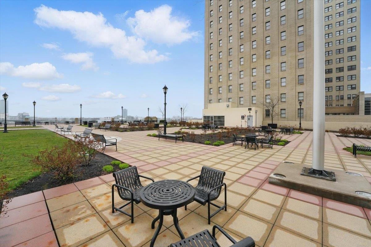 4 BEACON WAY Unit: 14