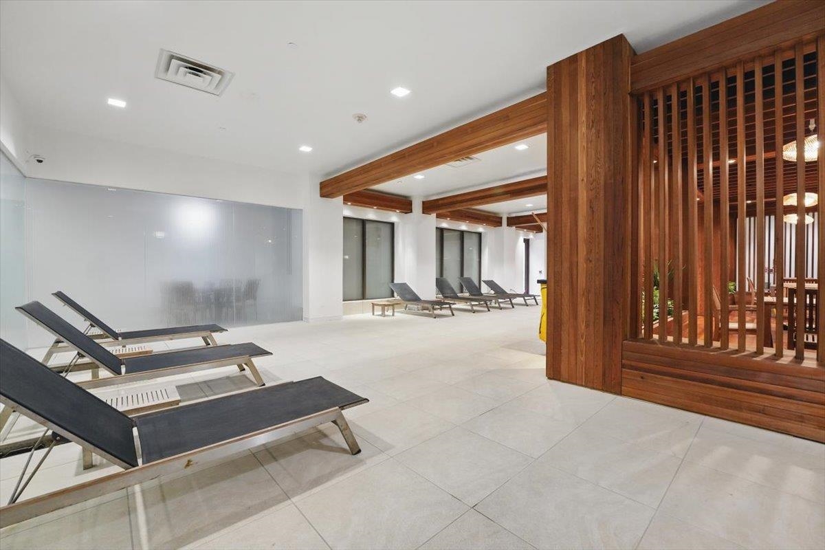 4 BEACON WAY Unit: 14
