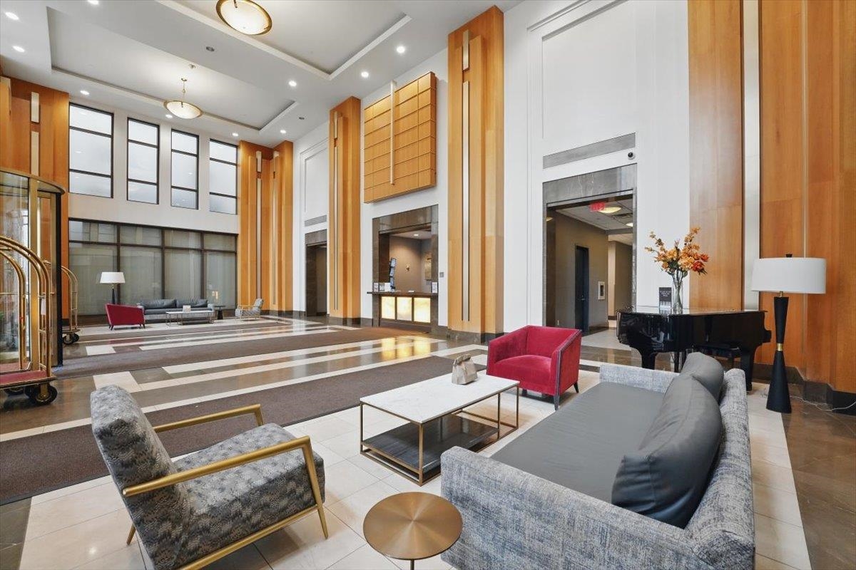 4 BEACON WAY Unit: 14