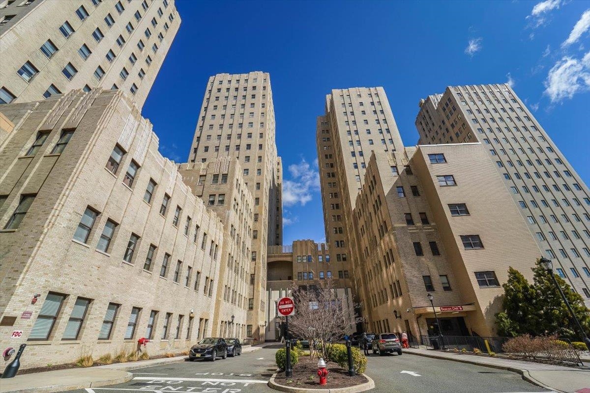 4 BEACON WAY Unit: 14