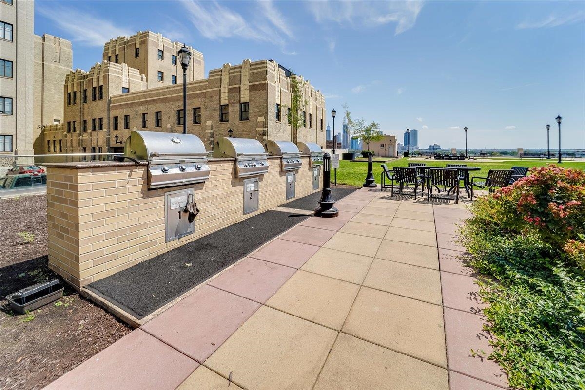4 BEACON WAY Unit: 14