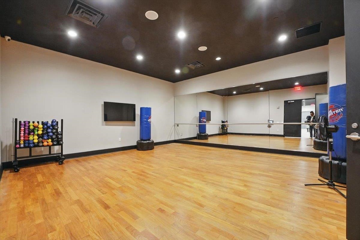4 BEACON WAY Unit: 14