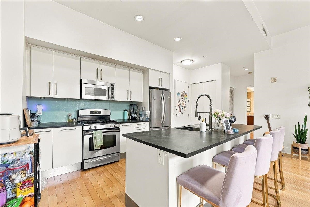 4 BEACON WAY Unit: 14