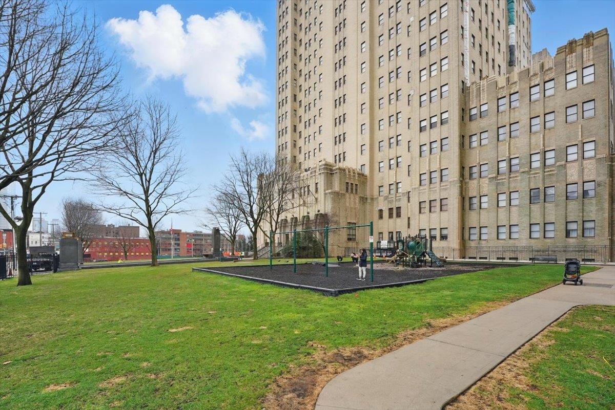 4 BEACON WAY Unit: 14