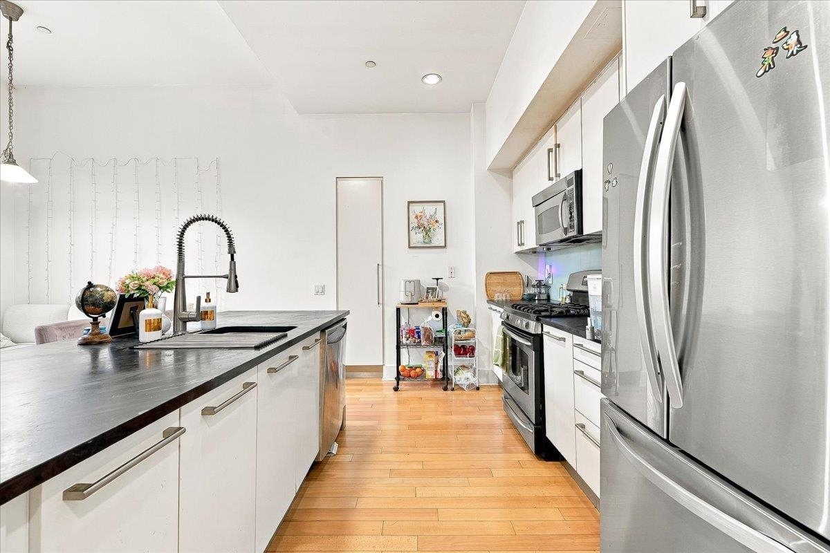 4 BEACON WAY Unit: 14