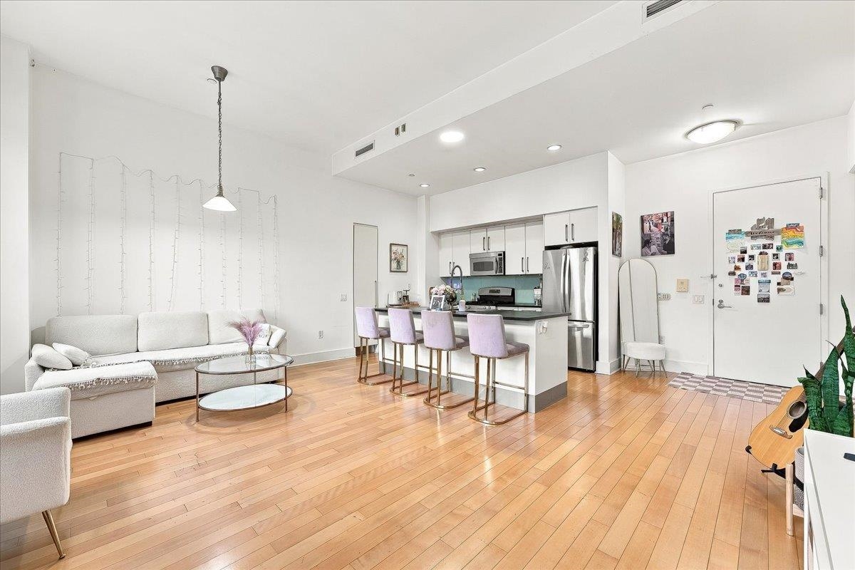 4 BEACON WAY Unit: 14