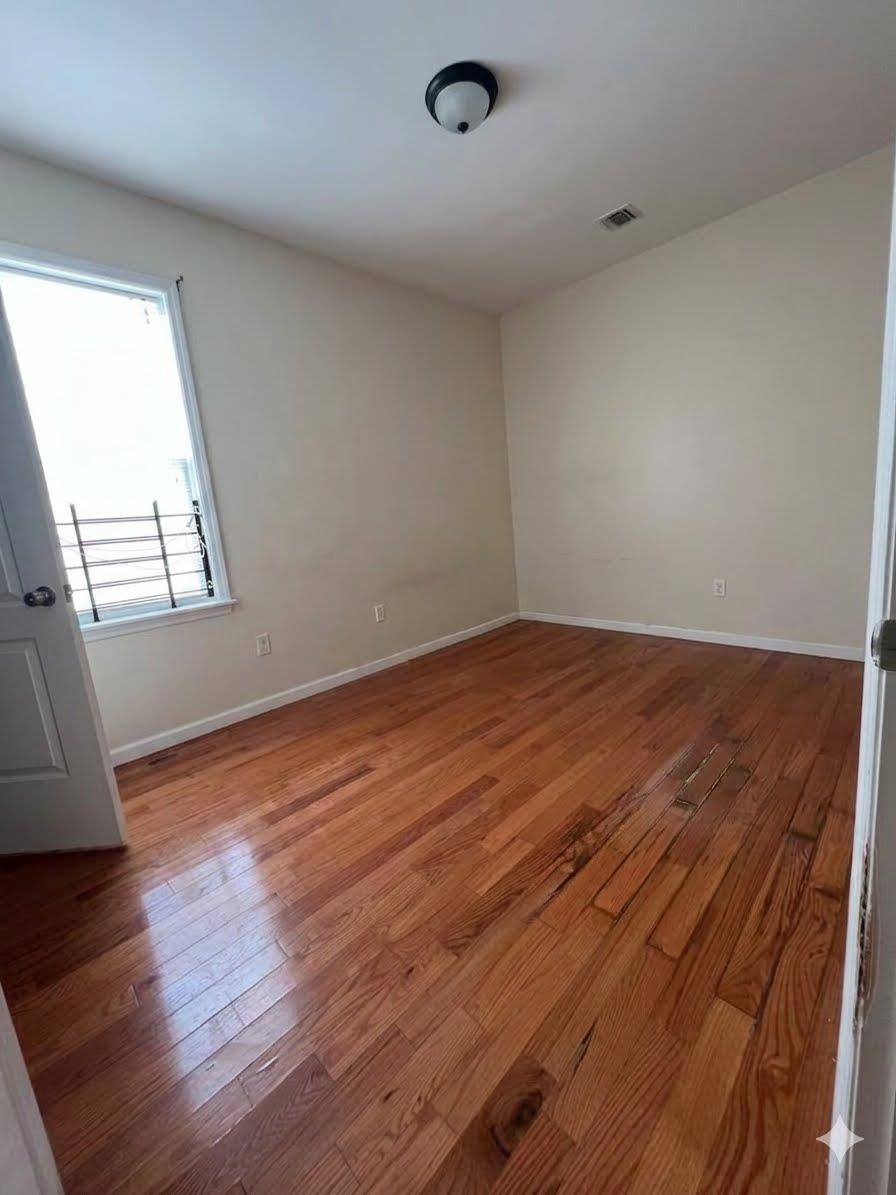 18 TERRACE AVE Unit: 1