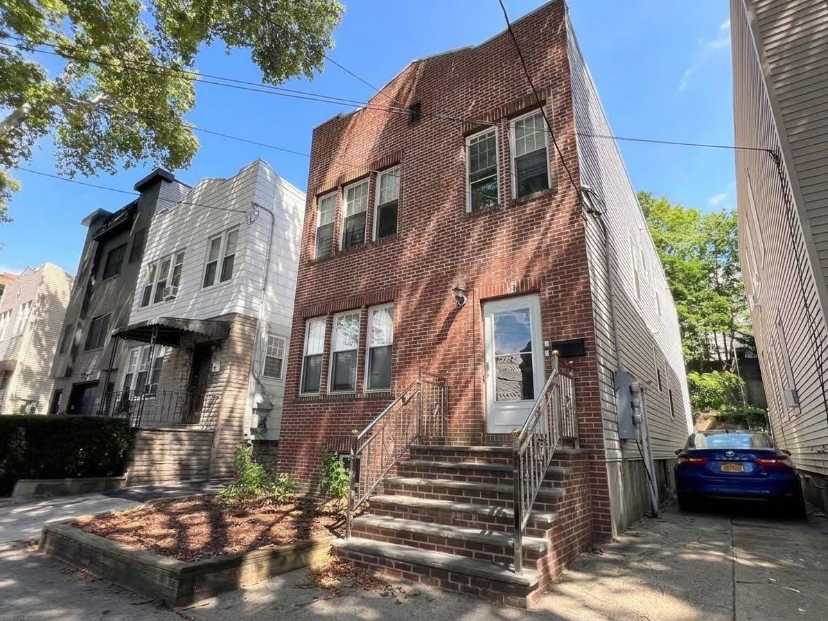 18 TERRACE AVE Unit: 1
