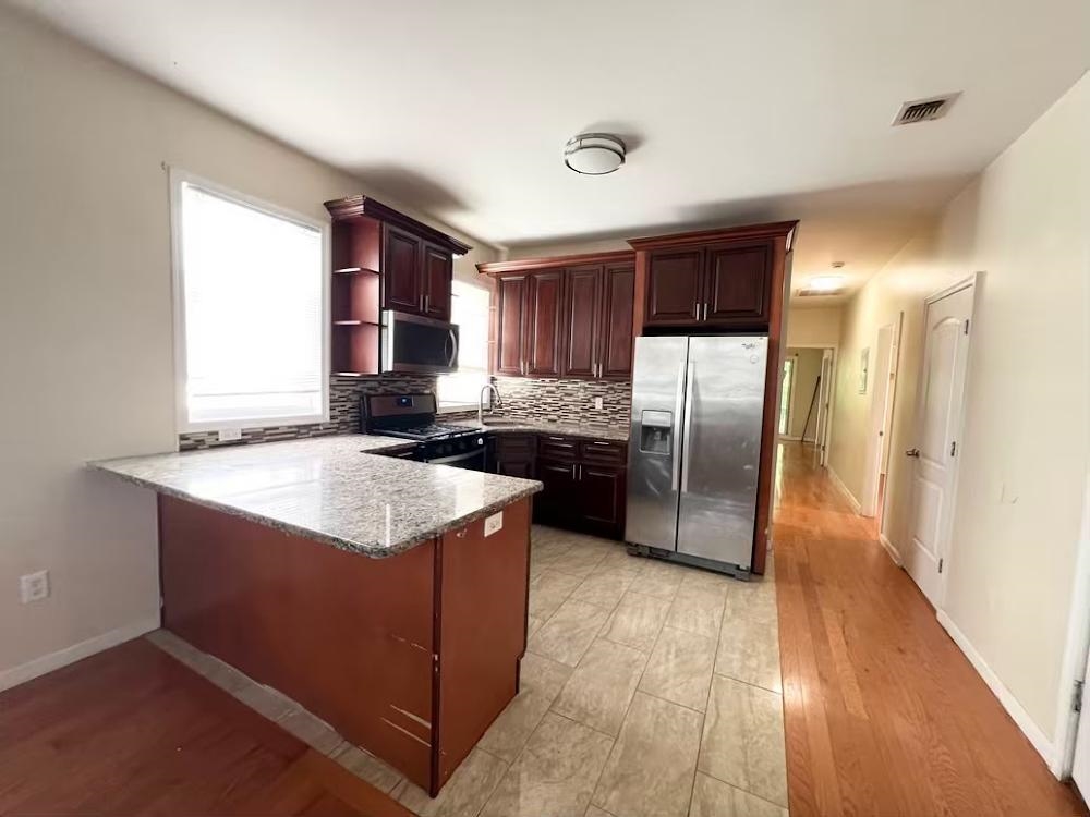 18 TERRACE AVE Unit: 1