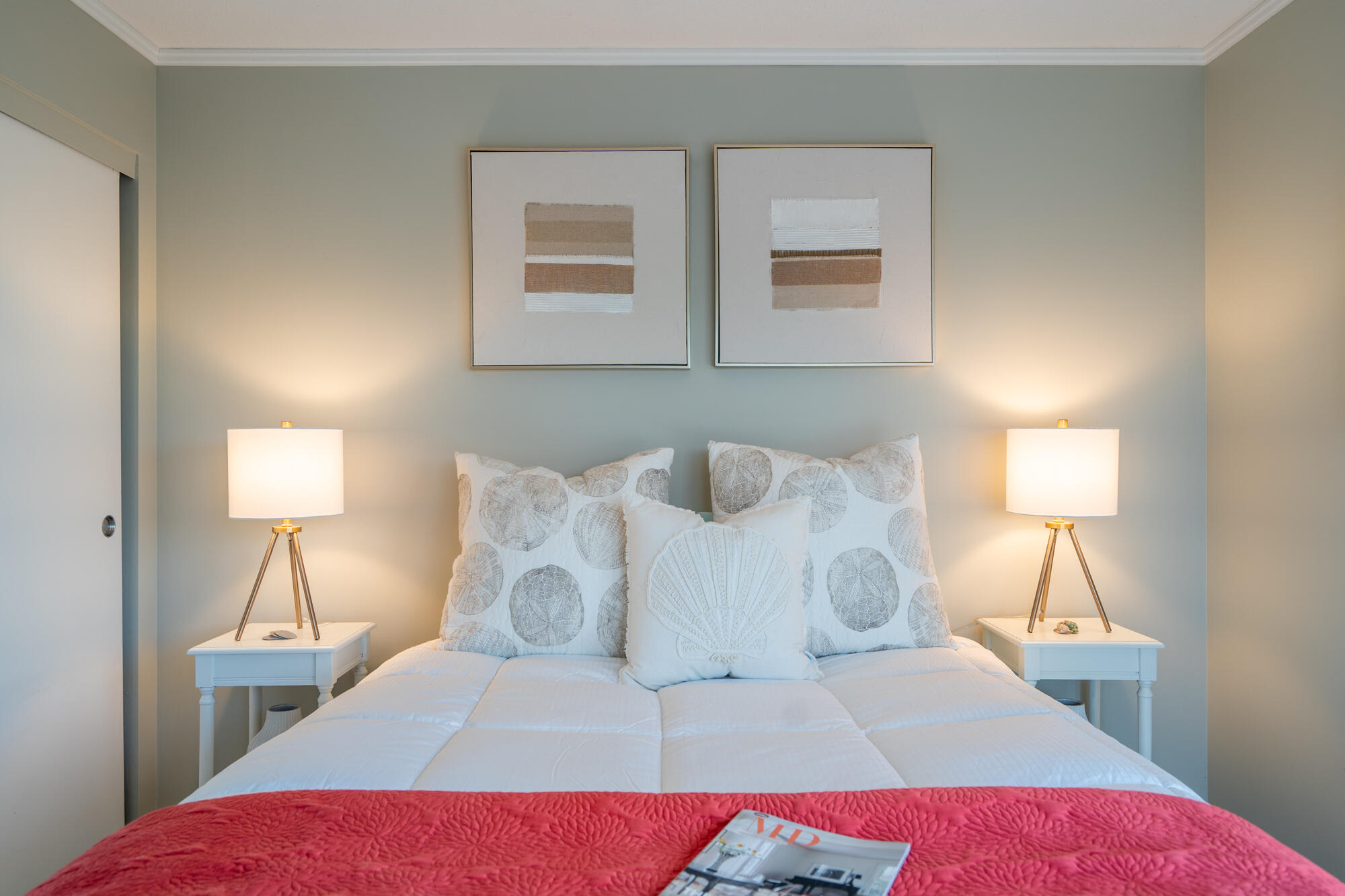 219 E Grand Avenue, 5C