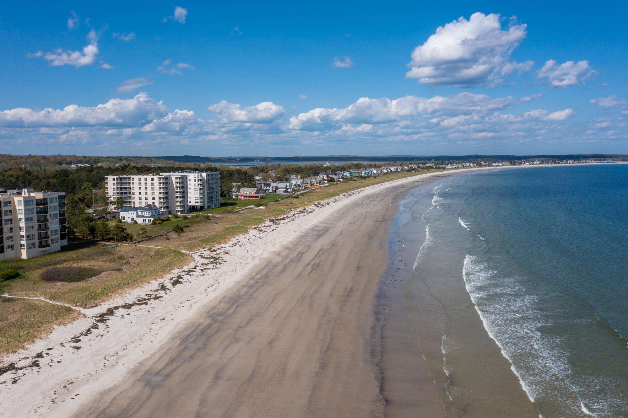 219 E Grand Avenue, 5C