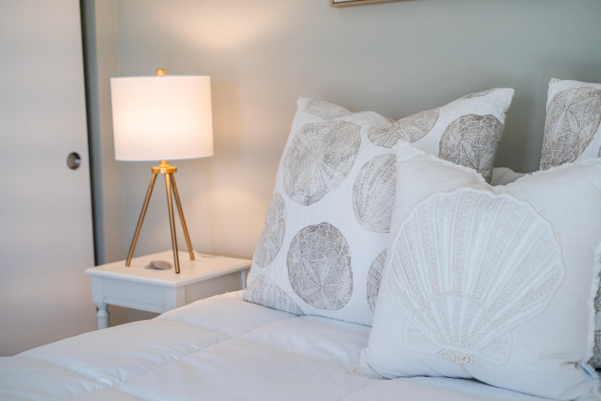 219 E Grand Avenue, 5C