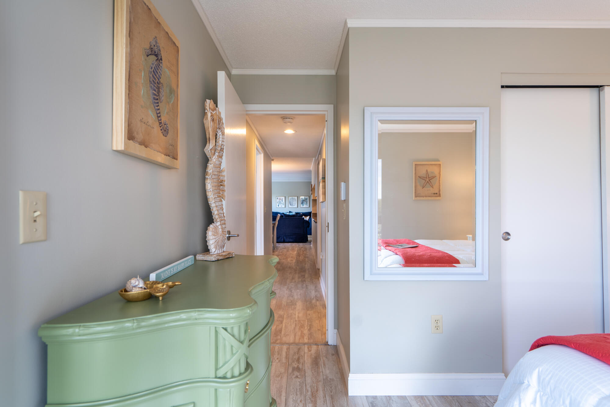 219 E Grand Avenue, 5C