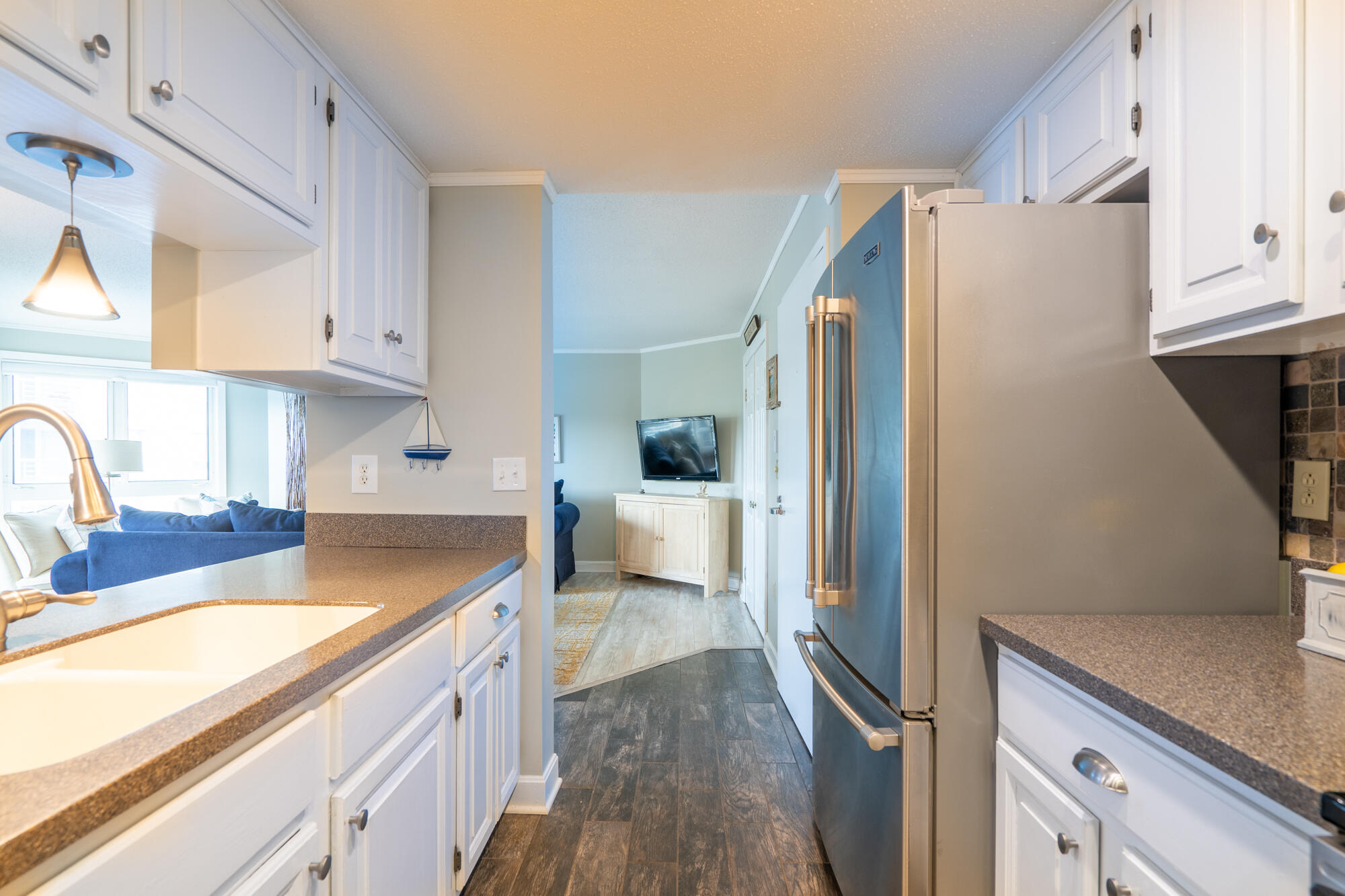 219 E Grand Avenue, 5C