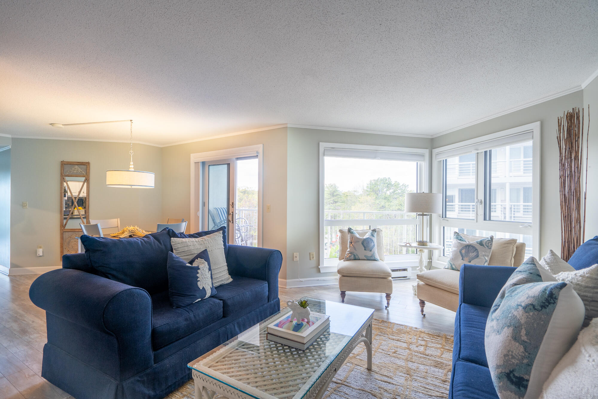 219 E Grand Avenue, 5C