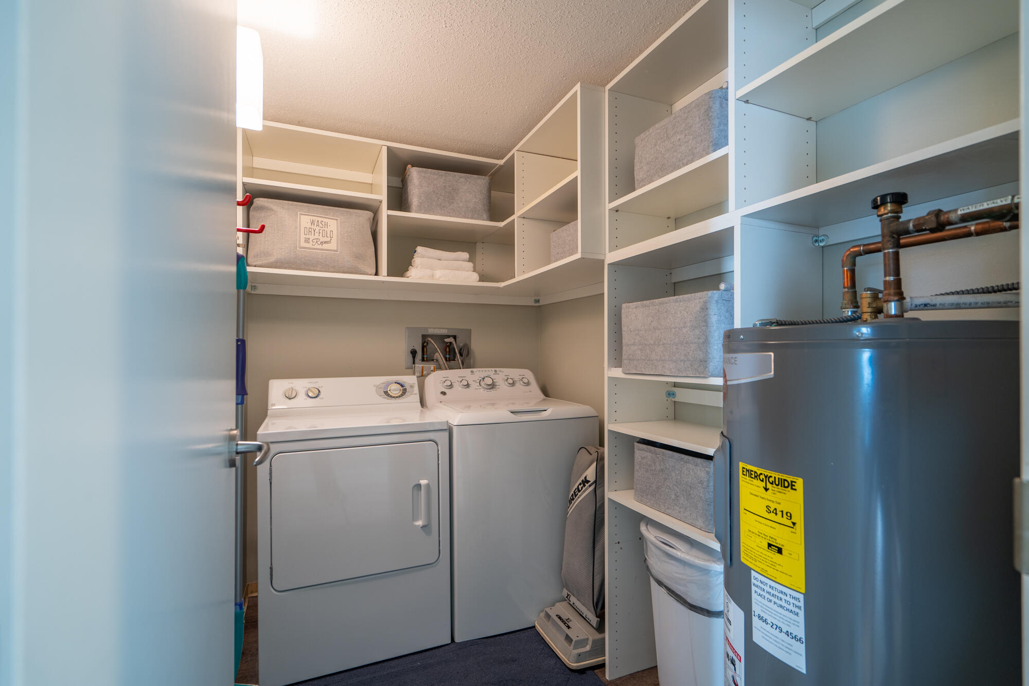 219 E Grand Avenue, 5C