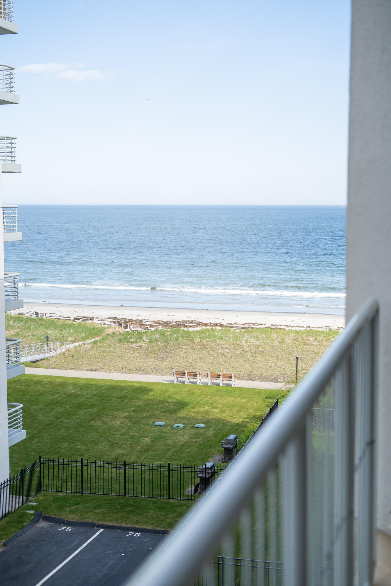 219 E Grand Avenue, 5C