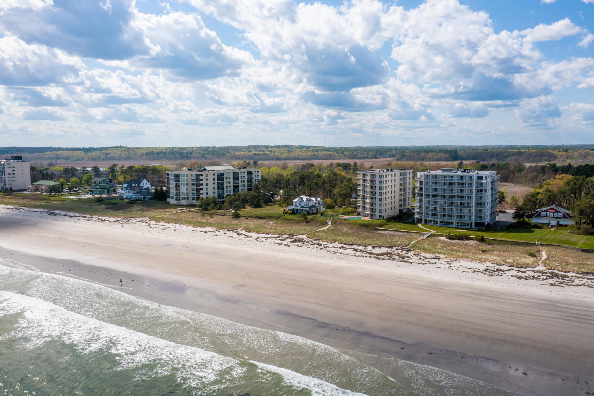 219 E Grand Avenue, 5C