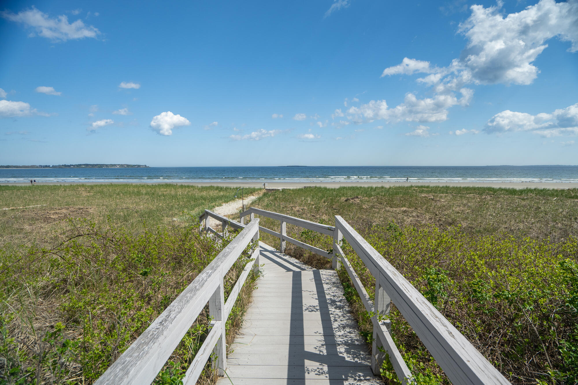 219 E Grand Avenue, 5C